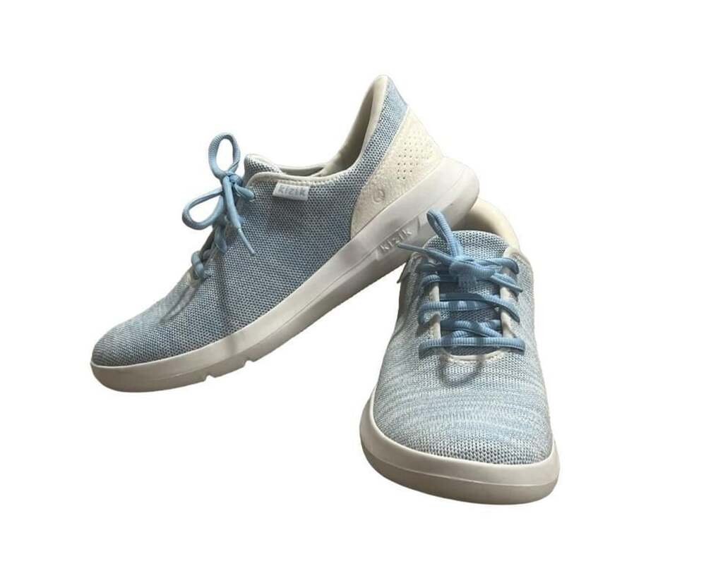 Kizik Lima Slip On Sneakers Sky Blue Men's 6.5 / Women's 8